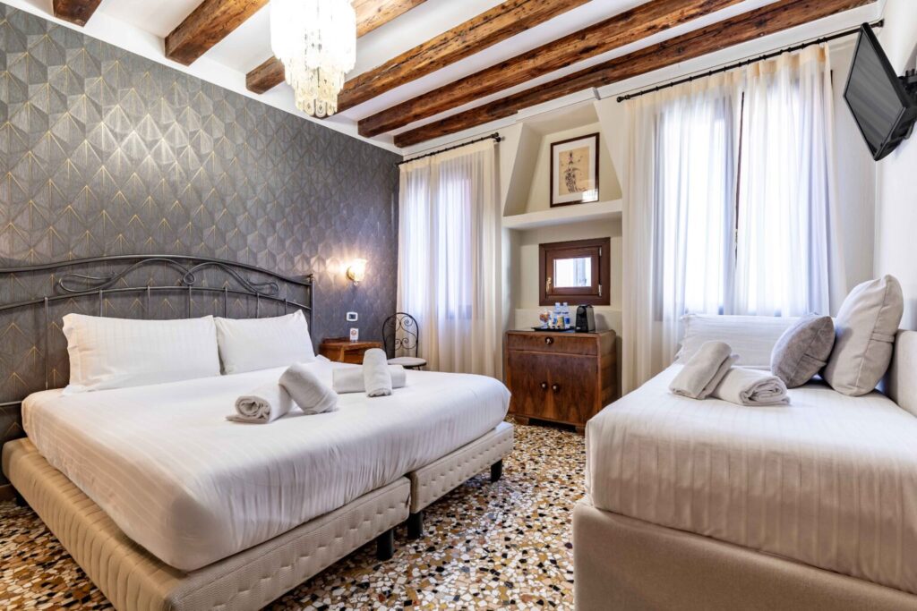 Triple room with a double bed and a single bed at Locanda Art Déco